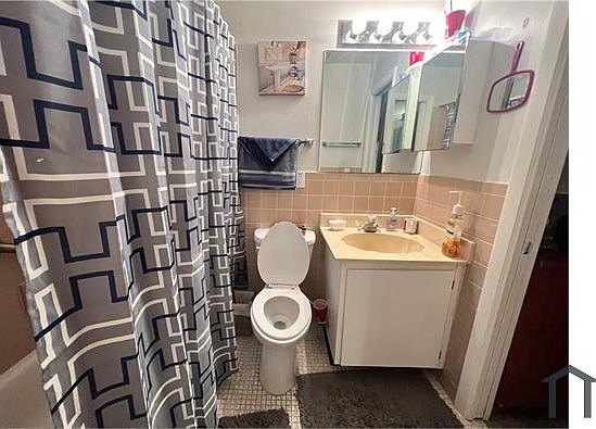 2nd image of 820 4th St #A