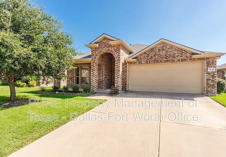 1012 Lake Hollow Dr — Photo 3