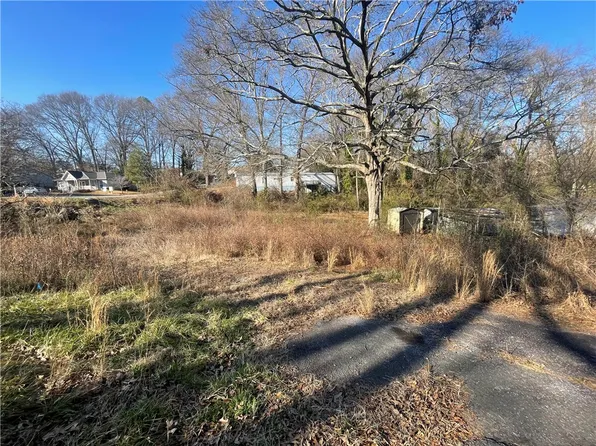 107 Towe St, Seneca, SC 29678