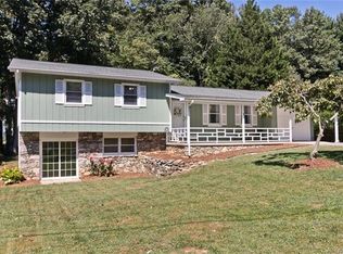 102 Cannon Dr, Hendersonville, NC 28792