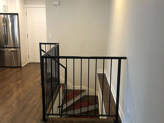 4th image of 1528 W Superior St #1R