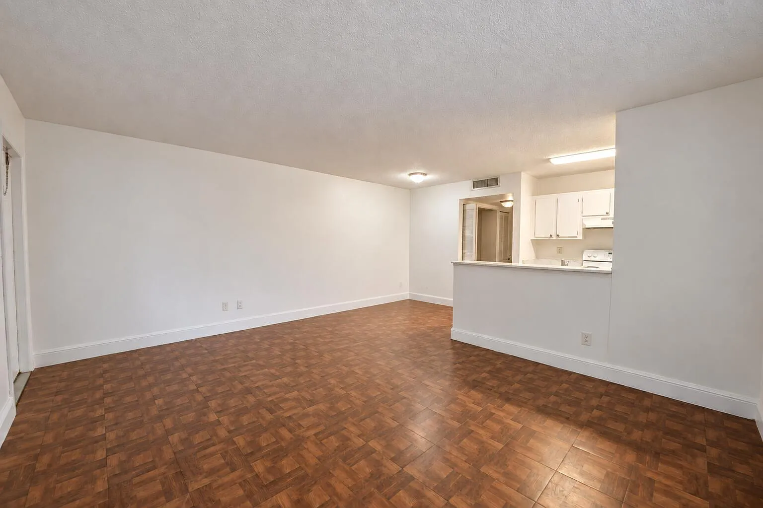 1 bed, 1.0 bath, 704 sqft, $1,800 — Photo 4