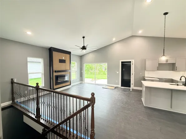 823 SE 11th St, Des Moines, IA 50309