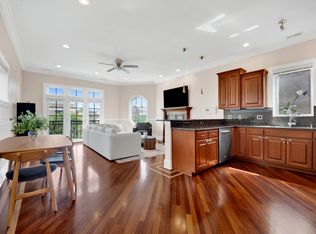 911 W Roscoe St APT 4, Chicago, IL 60657