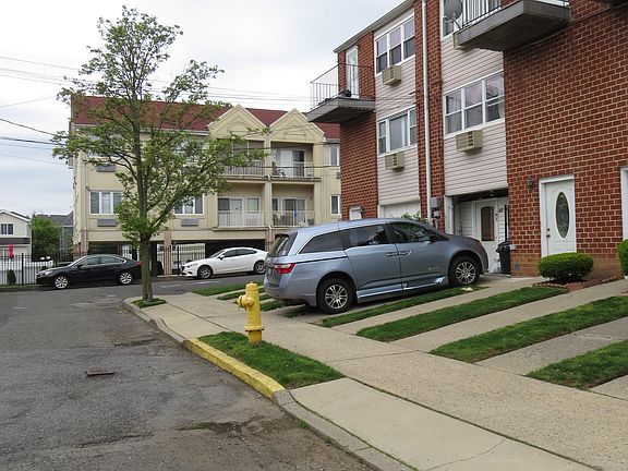 2nd image of 27 Francine Ct #B