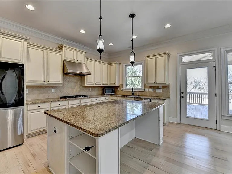 2230 Manor Creek Ct — Photo 13