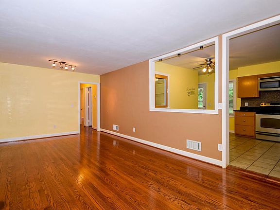 5th image of 3262 Fleetwood Ave