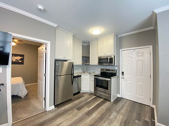 3rd image of 1214 W 6th St #10