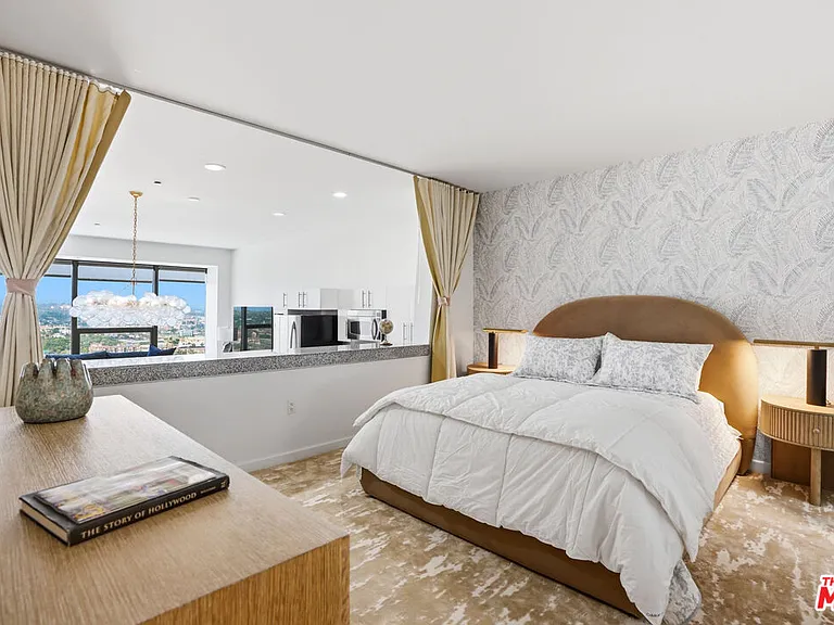 1100 Wilshire Blvd #2604 — Photo 18