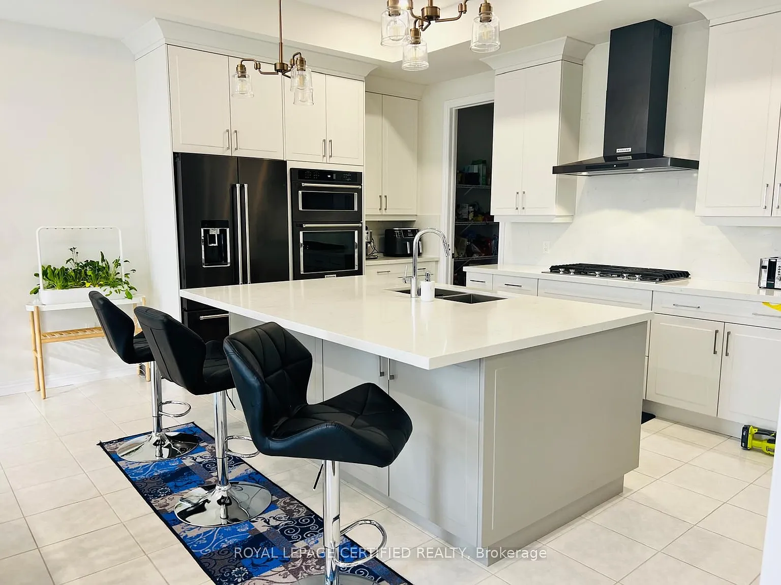 4 bed, $5,300 — Photo 4