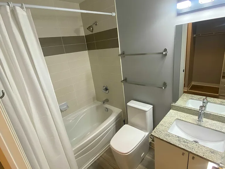 18 Harbour St #1802 — Photo 11