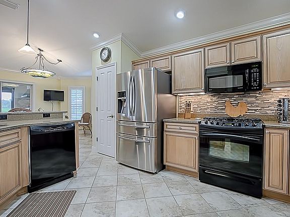 5th image of 397 Society Hill Cir