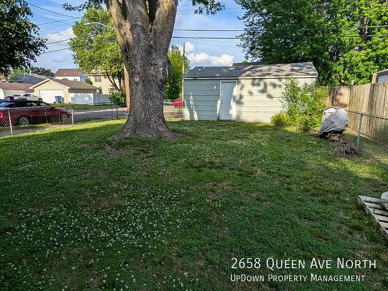2658 Queen Ave N — Photo 4