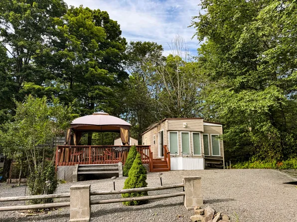 E 73 Buckaroo Byway, Gouldsboro, PA 18424