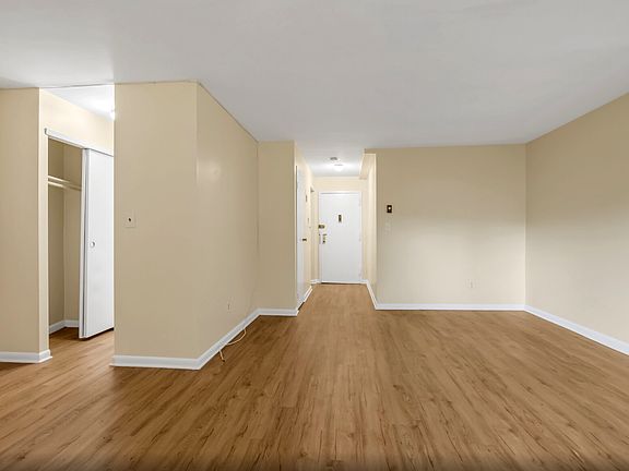 5th image of 39-08 Little Neck Pkwy #1