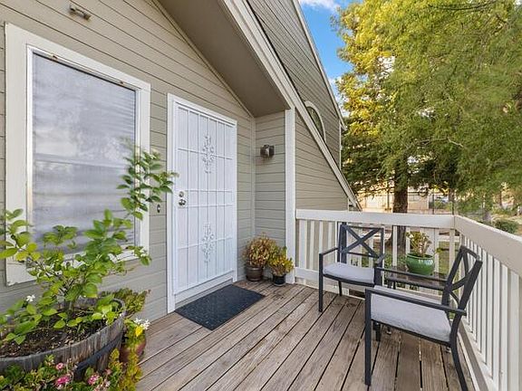 4th image of 115 Valley Oak Dr #38