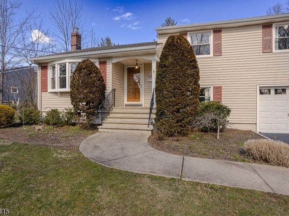 5th image of 1261 Christine Cir
