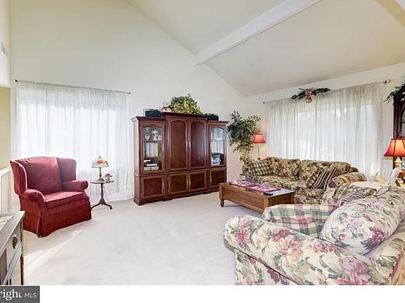 5th image of 16 Palmetto Ave