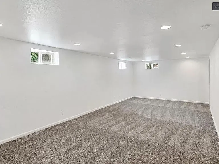 715 Terry Ave — Photo 5