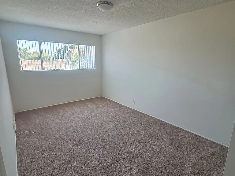 815GL — Photo 17