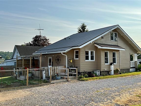 4th image of 366 Mill St