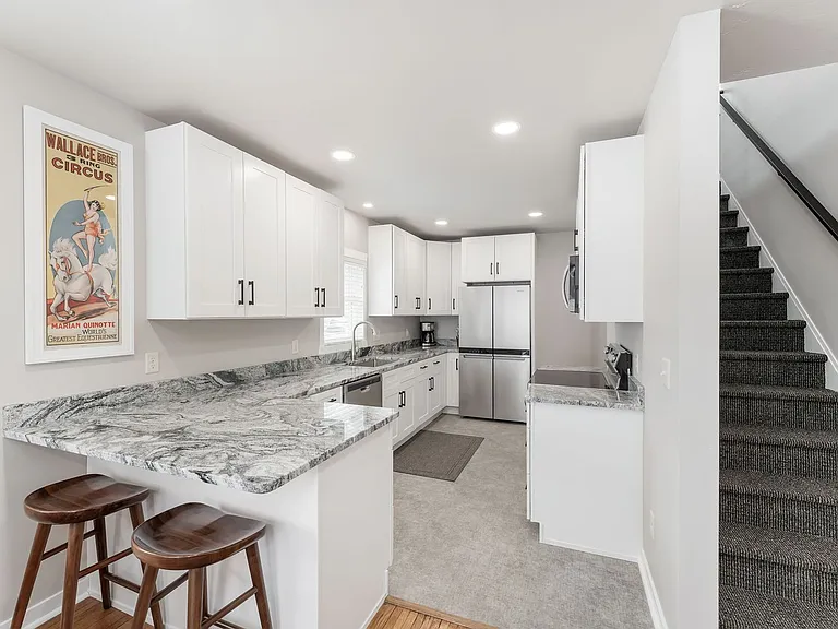 1205 S 7th Ave — Photo 4