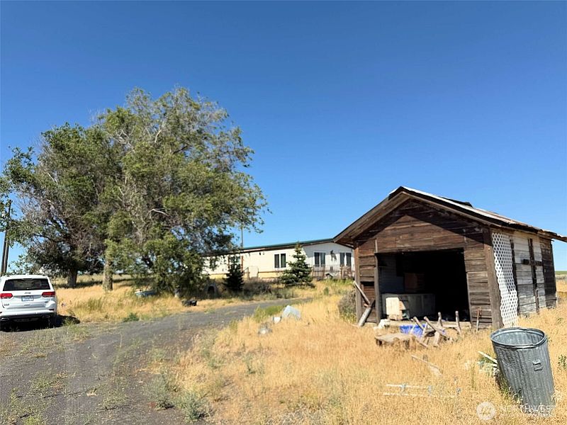 4th image of 32498 Crick Road N