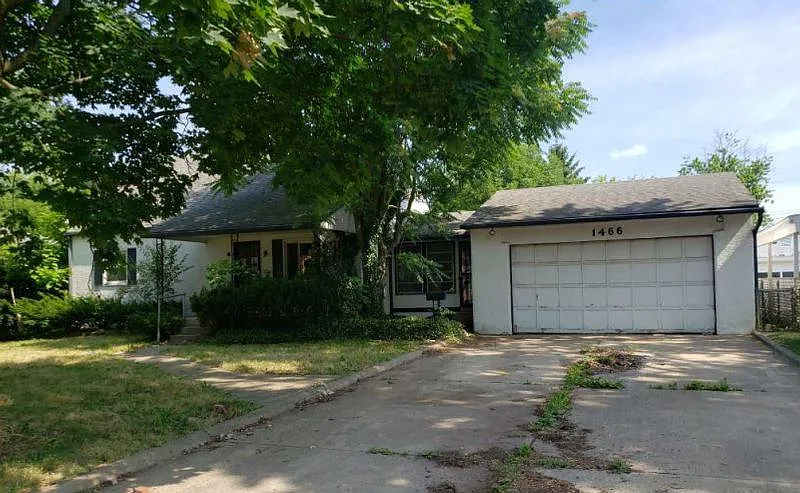 1466 Elmore Ave photo 1