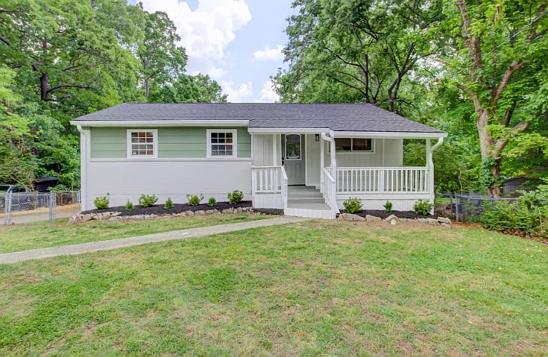 2024 Lintwood Dr — Photo 1