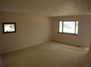 1928 Tanglefoot Ln, Bettendorf, IA 52722