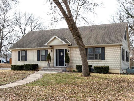 102 N Main St, Tonganoxie, KS 66086