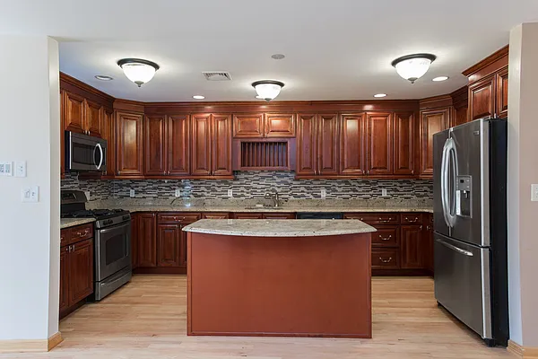 Sold by Nestseekers | media 10