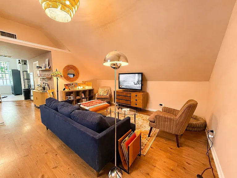 1703 N Washtenaw Ave #2R — Photo 6