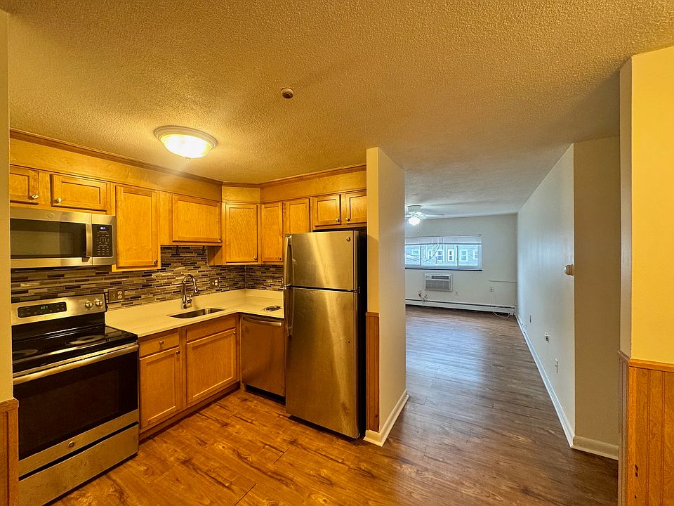1st image of 240 Belmont St APT 33