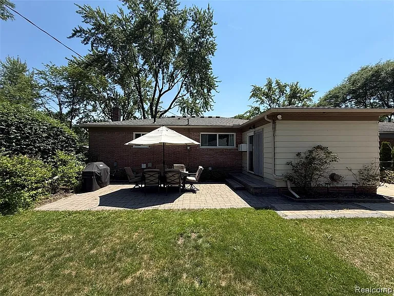 16996 Marguerite St — Photo 3