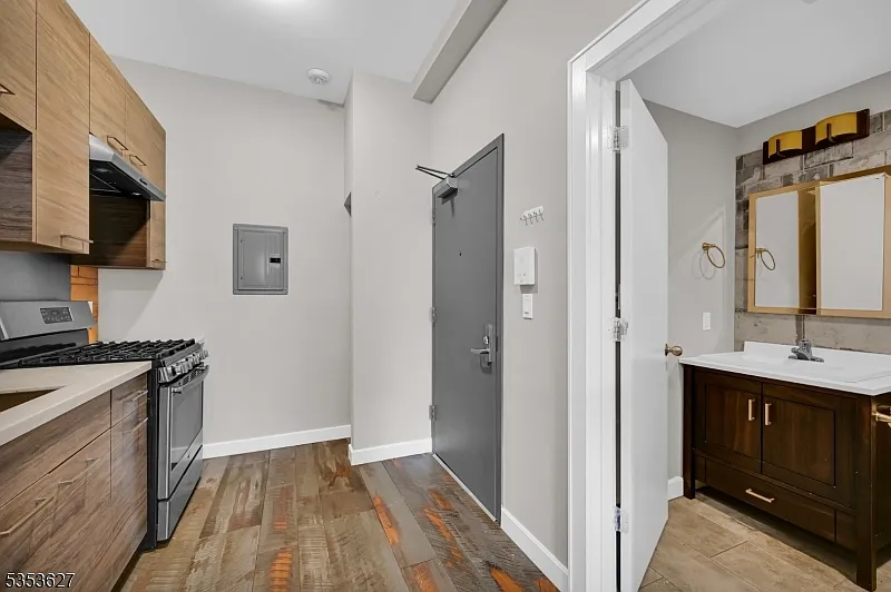 1 bed, 1.0 bath, $1,595 — Photo 4