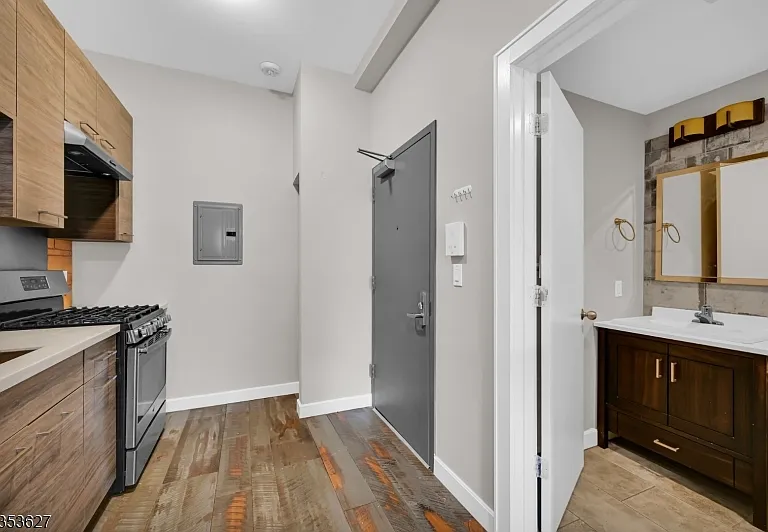 180 Spring St — Photo 4