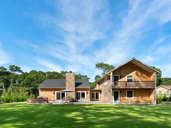 https://photos.zillowstatic.com/fp/63a108dde2fb84fe824b846c448685e7-p_e.webp