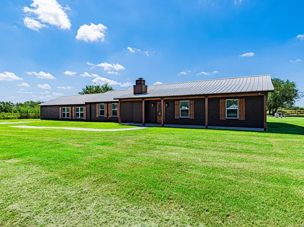 280 County Road 322, La Vernia, TX 78121
