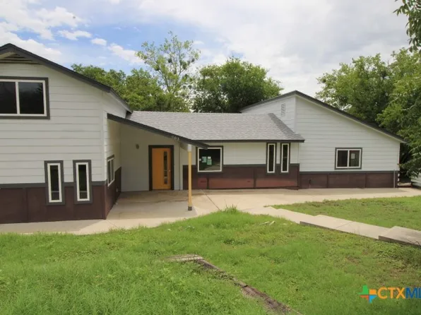 203 N Spring St, Lampasas, TX 76550