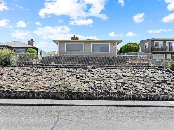 2122 E 10th St, The Dalles, OR 97058