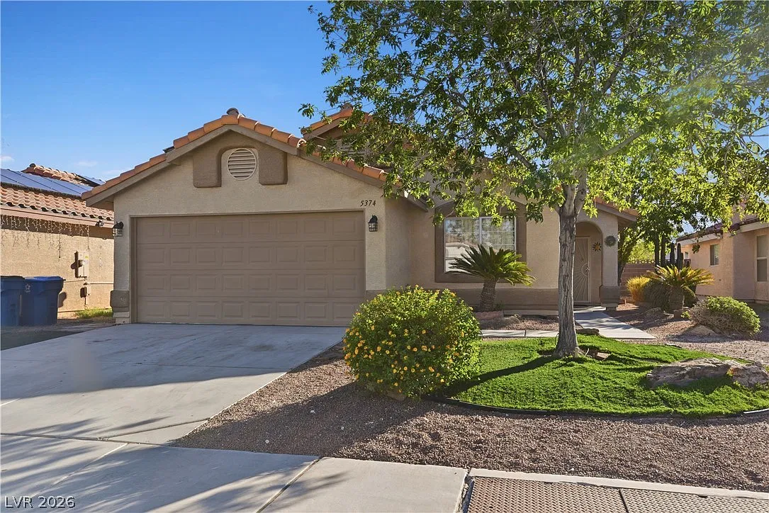 4 bed, 2.0 bath, 1417 sqft, $2,000 — Photo 1
