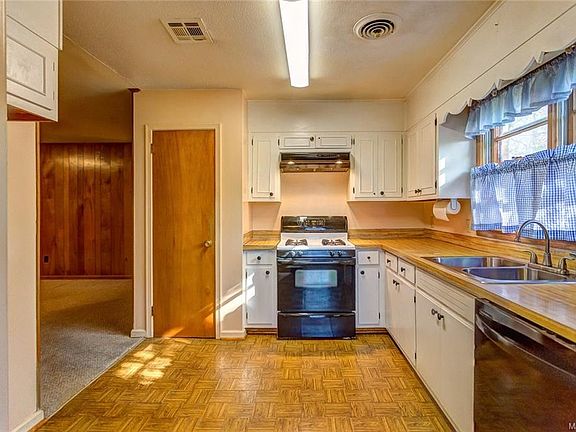4th image of 4371 Donovan Dr