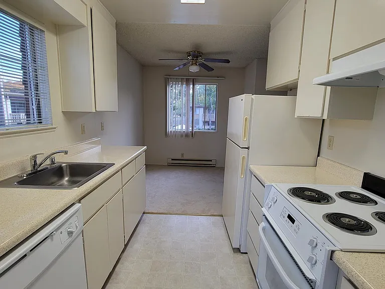 Royal Ambassador Apartments — Photo 11