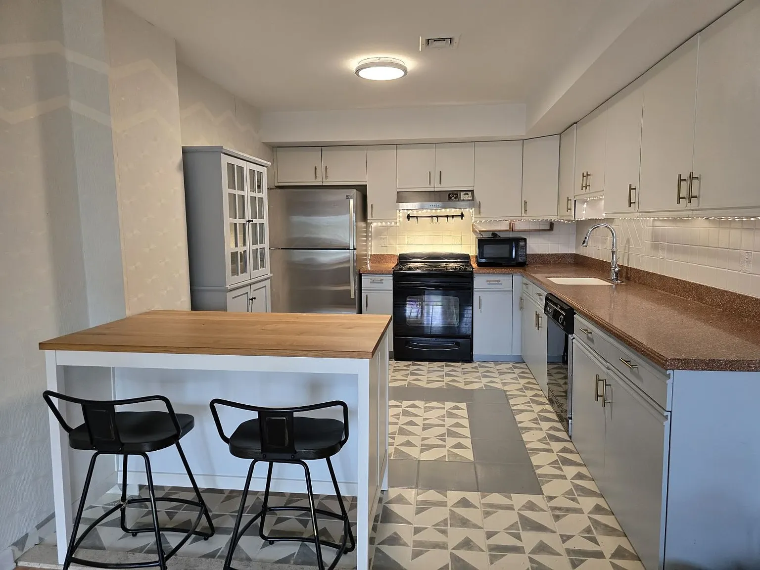 2 bed, 1619 sqft, $3,450 — Photo 4