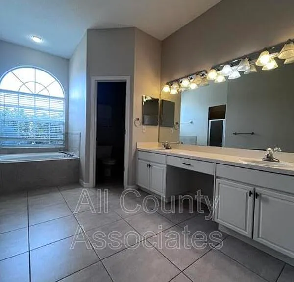 28724 Hanging Moss Loop — Photo 22