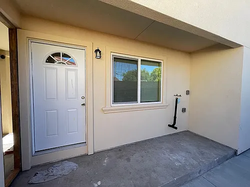2727 Cryer St Photo 1