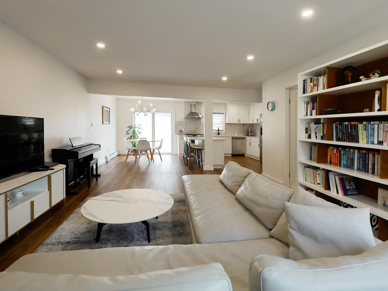 3 bed, 1750 sqft, $3,750 — Photo 2