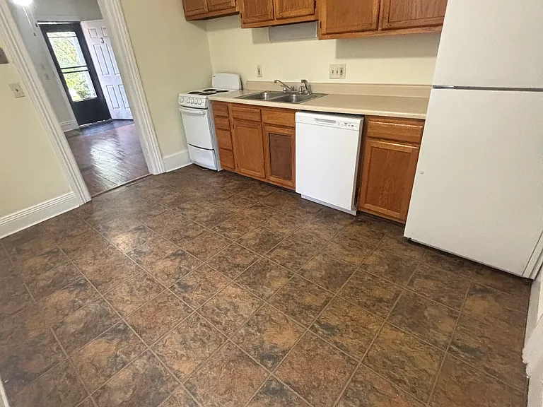 718 W Ionia St #3 — Photo 4
