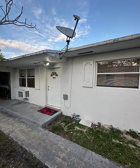 2503 NE 184th Ter — Photo 1